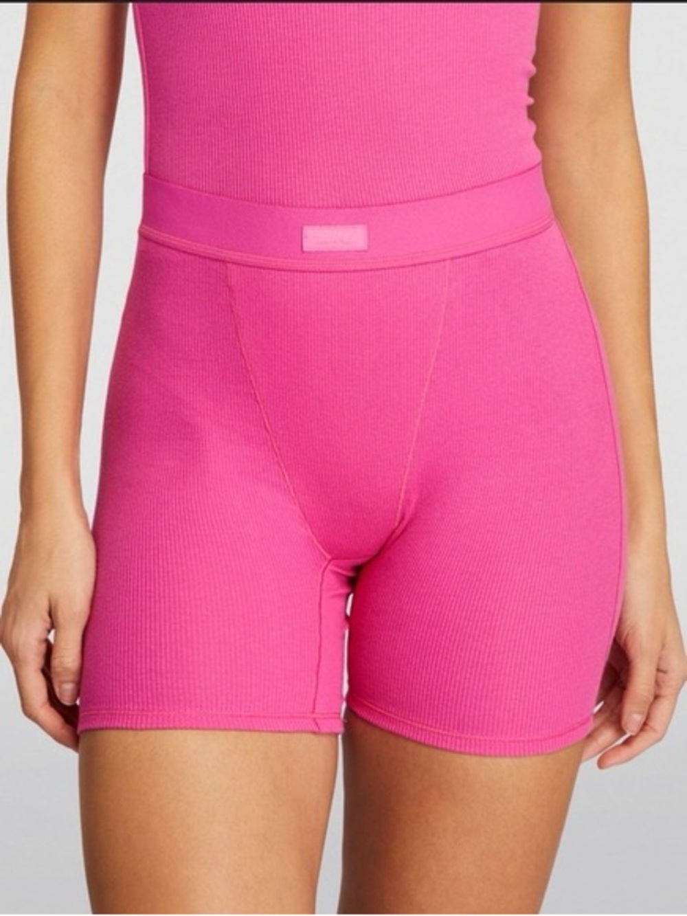 SKIMS NWOT Soft Lounge Cotton Rib Boxer Short Hot Pink Womens